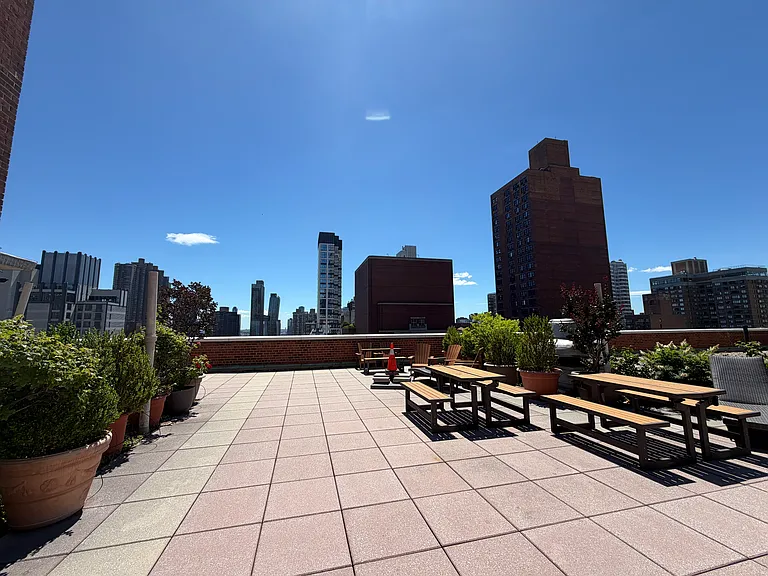 132 E 35th St #17F — Photo 13