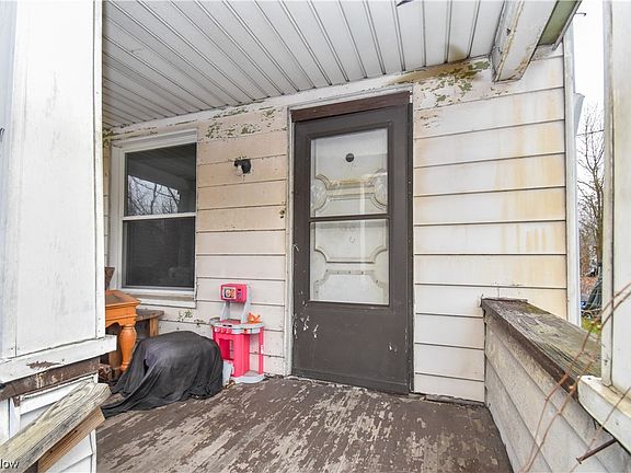 4th image of 247 N Center St
