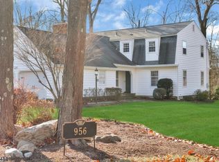 956 Huron Rd, Franklin Lakes, NJ 07417