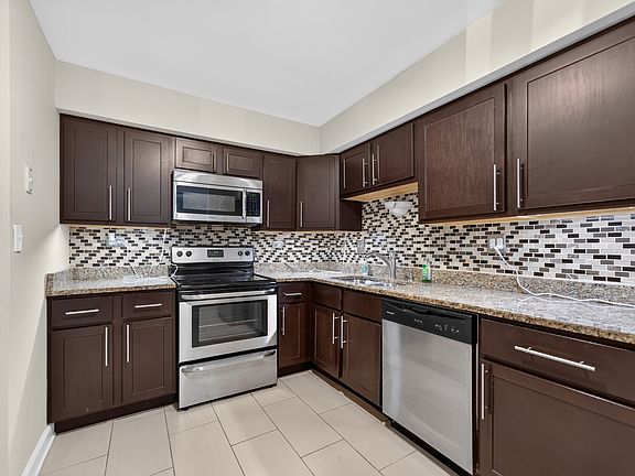 5th image of 670 Pinecrest Dr APT 101