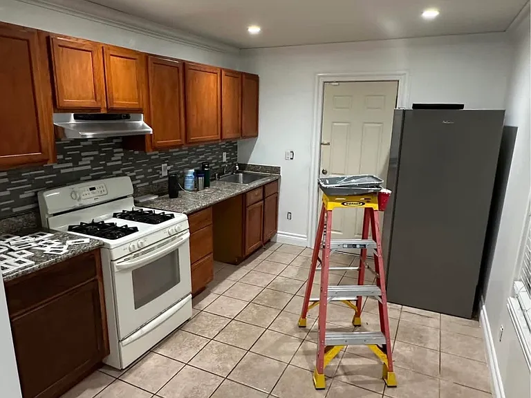 8610 Plymouth St — Photo 3