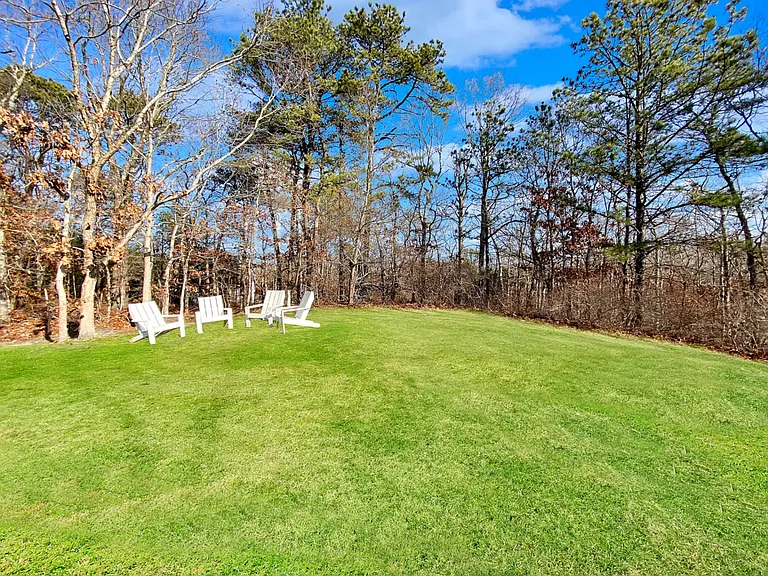 18 Old Riverhead Rd — Photo 12