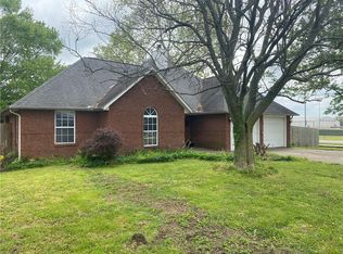 774 Bloomfield St, Gentry, AR 72734