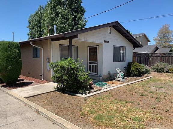4th image of 21559 Banyan St