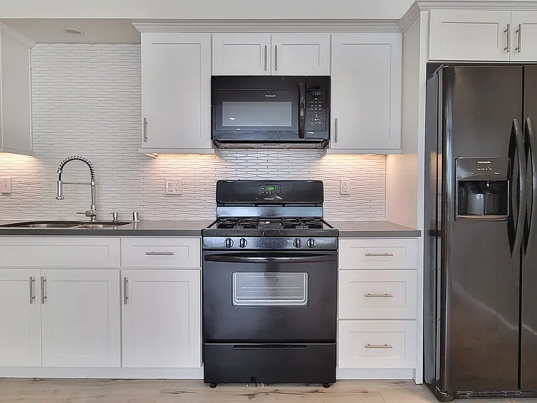 1110 Magnolia Ave #207 — Photo 2