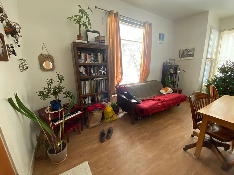 810 E Gorham St — Photo 3