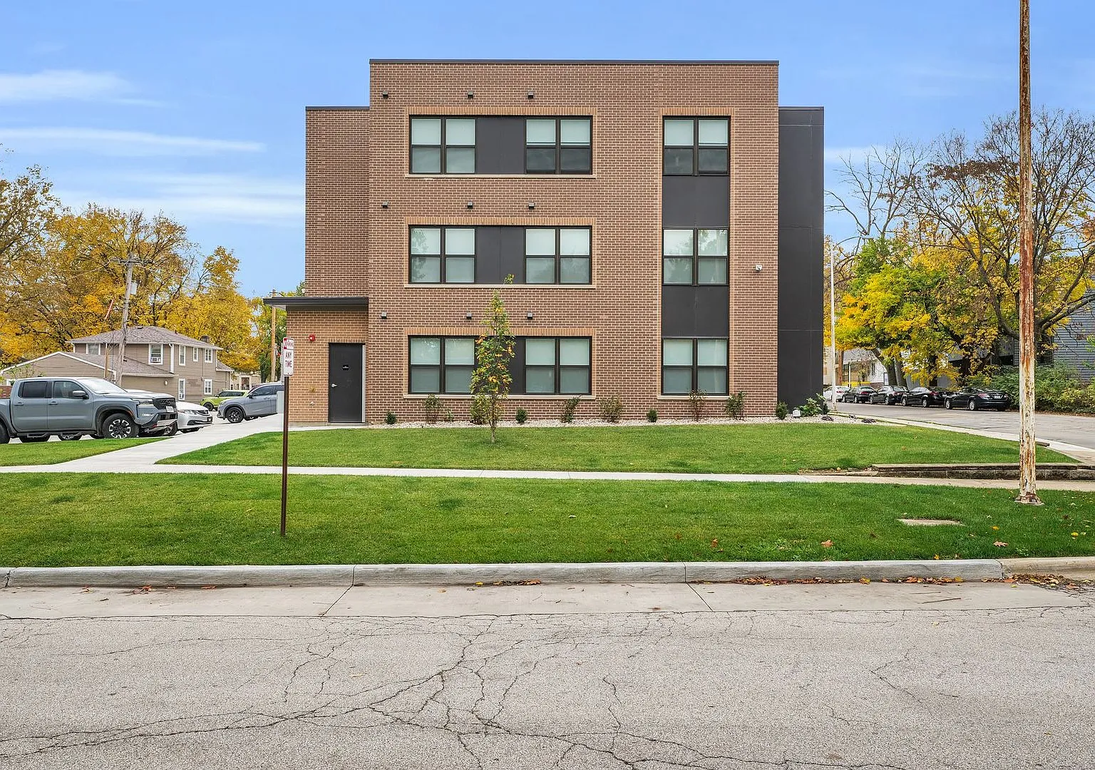 507 W. Springfield — Photo 2