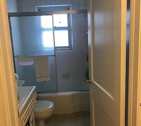 4th image of 2502 Shelby St