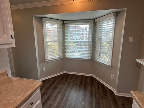 3rd image of 818 Mill Landing Rd