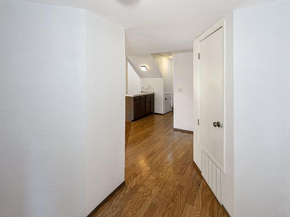 2nd image of 8 Seacliff Dr Unit 8