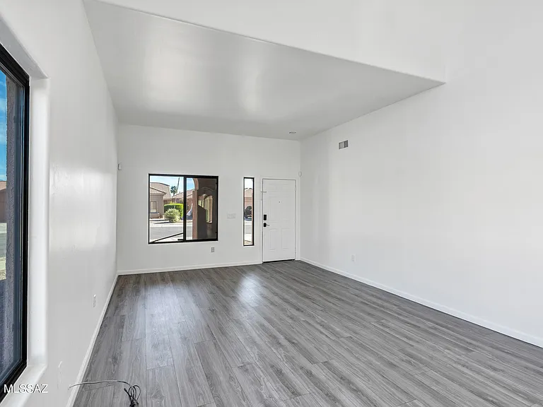 4830 S Vallecano Dr — Photo 8