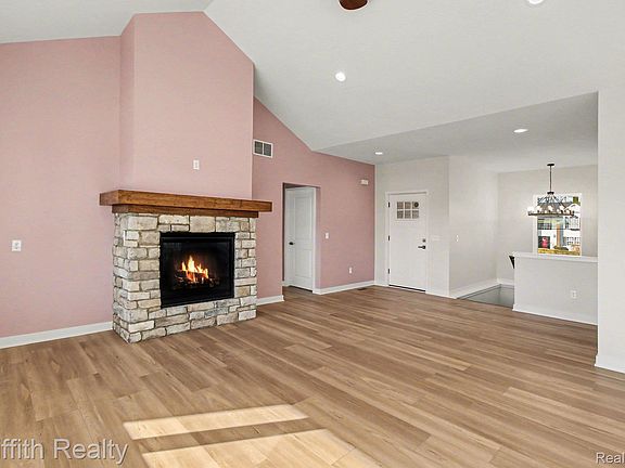 5th image of 2878 Clivedon Rd