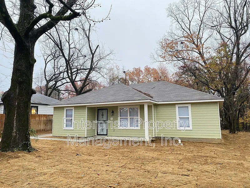 4 bed, 2.0 bath, 1650 sqft, $1,295 — Photo 3