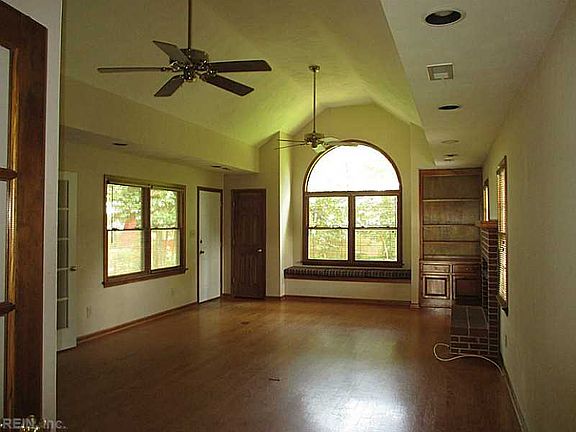 5th image of 520 Southfield Dr