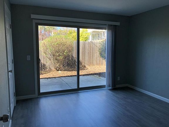 2nd image of 2108 25th St APT 2