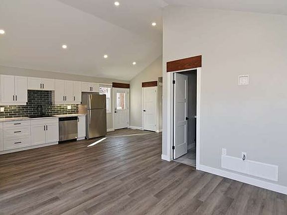 5th image of 134 Oakside St #B