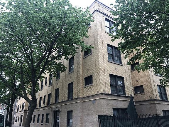 2nd image of 3104 W Sunnyside Ave APT 2R