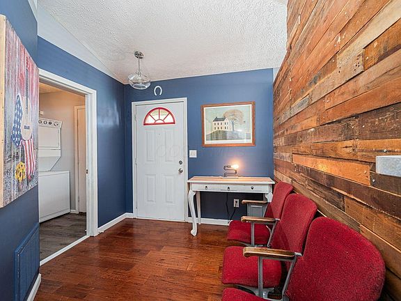 4th image of 370 Chatterly Ln