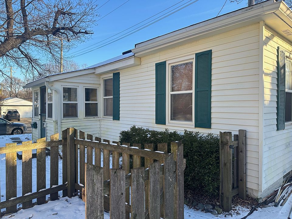 1st image of 1031 Laprairie St