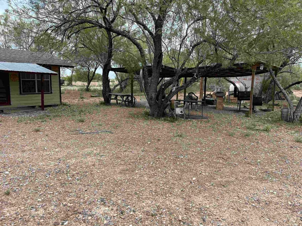 856 Martinena Rd, Encinal, TX 78019