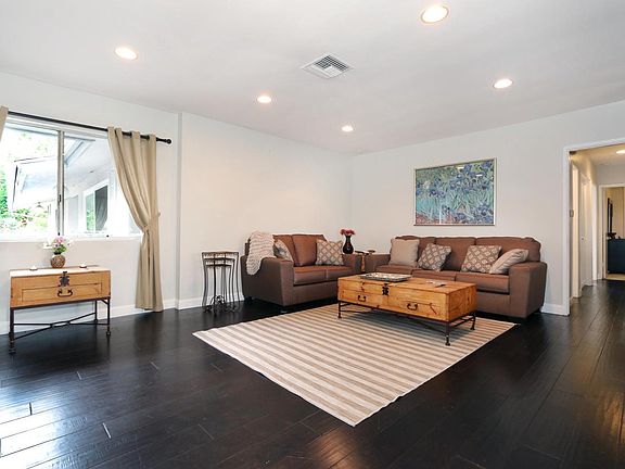 4th image of 389 Cliff Dr APT 7