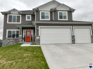 1265 Oakview Dr, Hickman, NE 68372