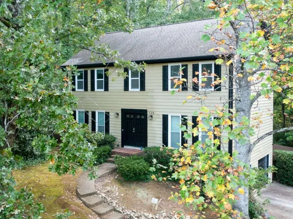 325 Farm Trce, Roswell, GA 30075