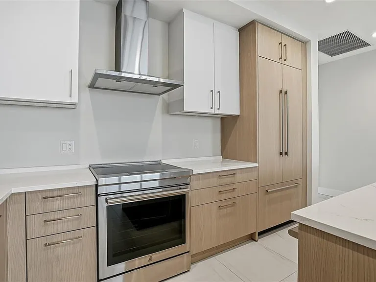 275 1st Ave S #1008 — Photo 9