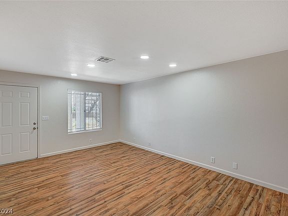 5th image of 3272 Jericho St Unit B