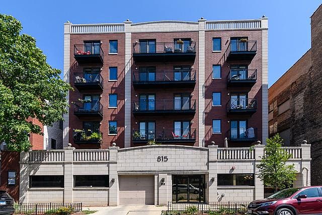 1st image of 815 N Marshfield Ave #501A