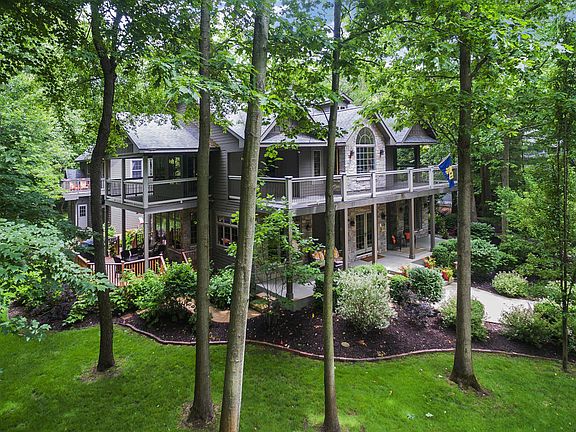 2nd image of 2827 Lake Breeze Dr