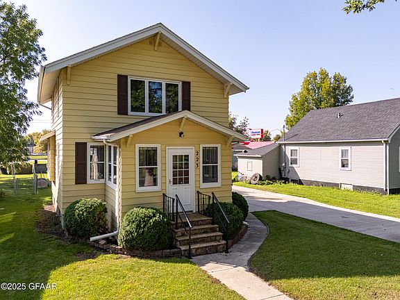 2nd image of 223 Seward Ave