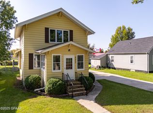 223 Seward Ave, Grand Forks, ND 58203