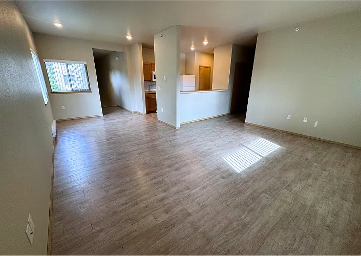 Hastings Apartments — Photo 7