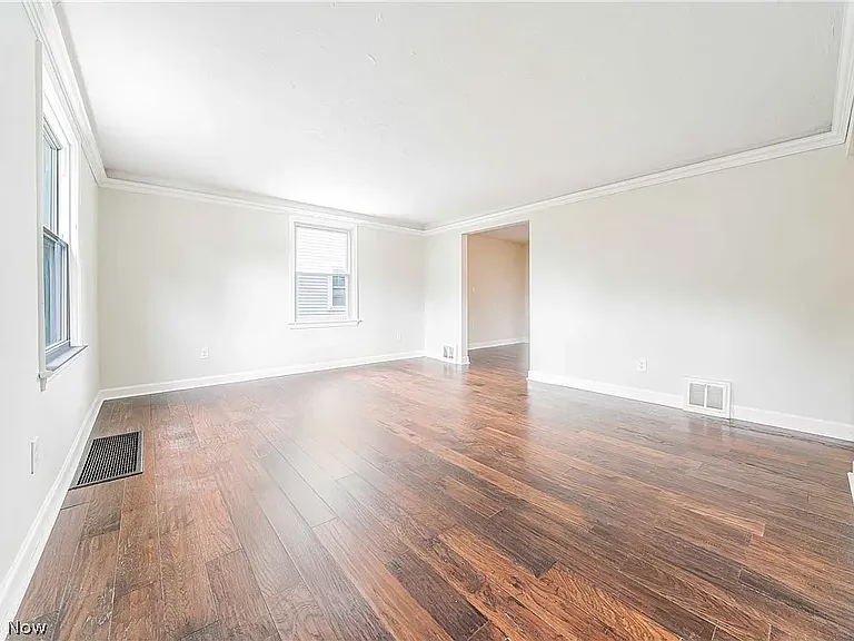 142 Woodstock Ave — Photo 5