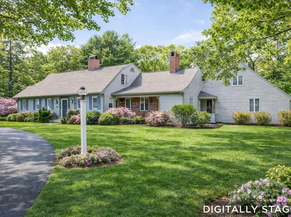 4 Surrey Lane, East Dennis, MA 02641