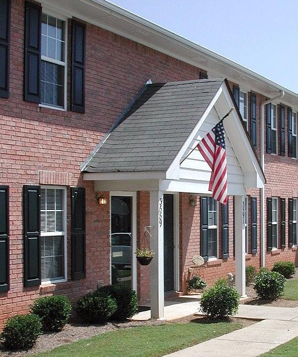 2nd image of 3662 Crest Hill Dr
