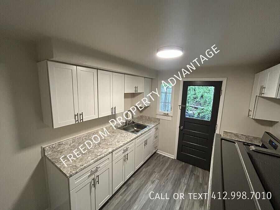 1st image of 3398 Columbia Dr