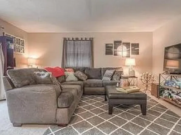 6202 Robinson St APT 1, Overland Park, KS 66202