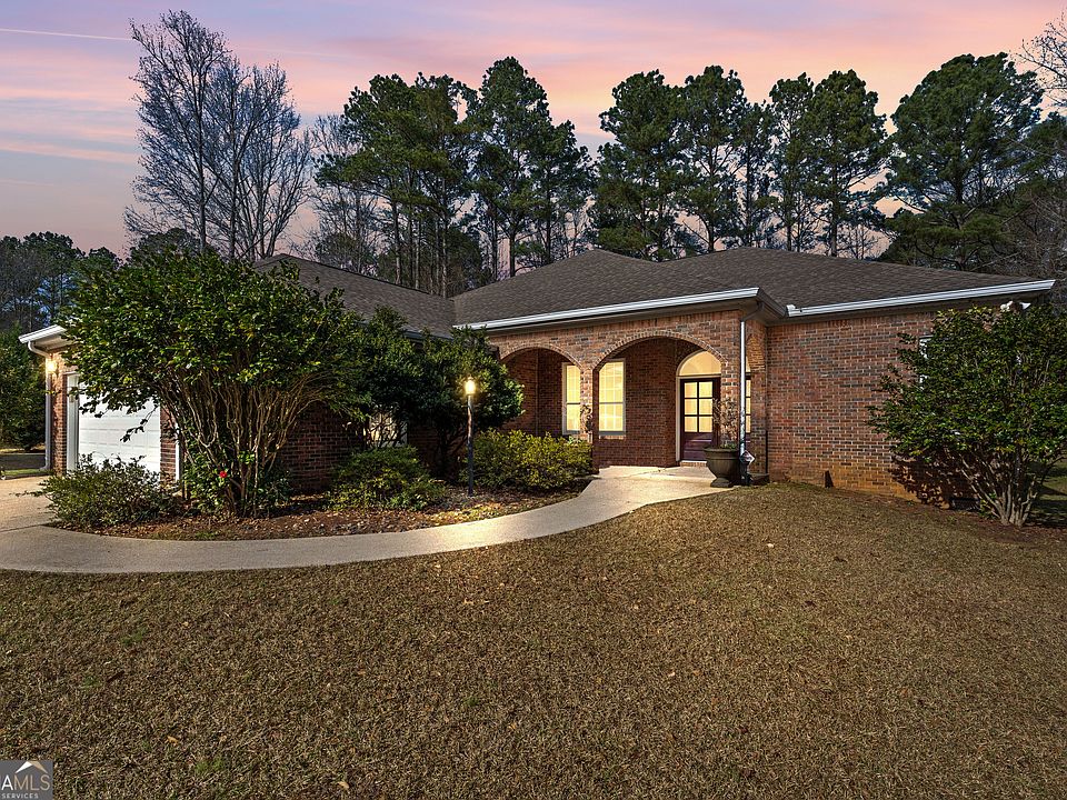 1st image of 196 Lakeridge Dr
