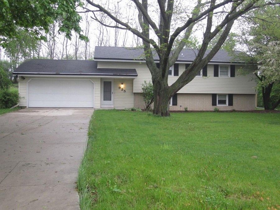 1st image of 925 Somerset Dr