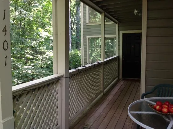 1401 Vicksburg Pl, Sandy Springs, GA 30350