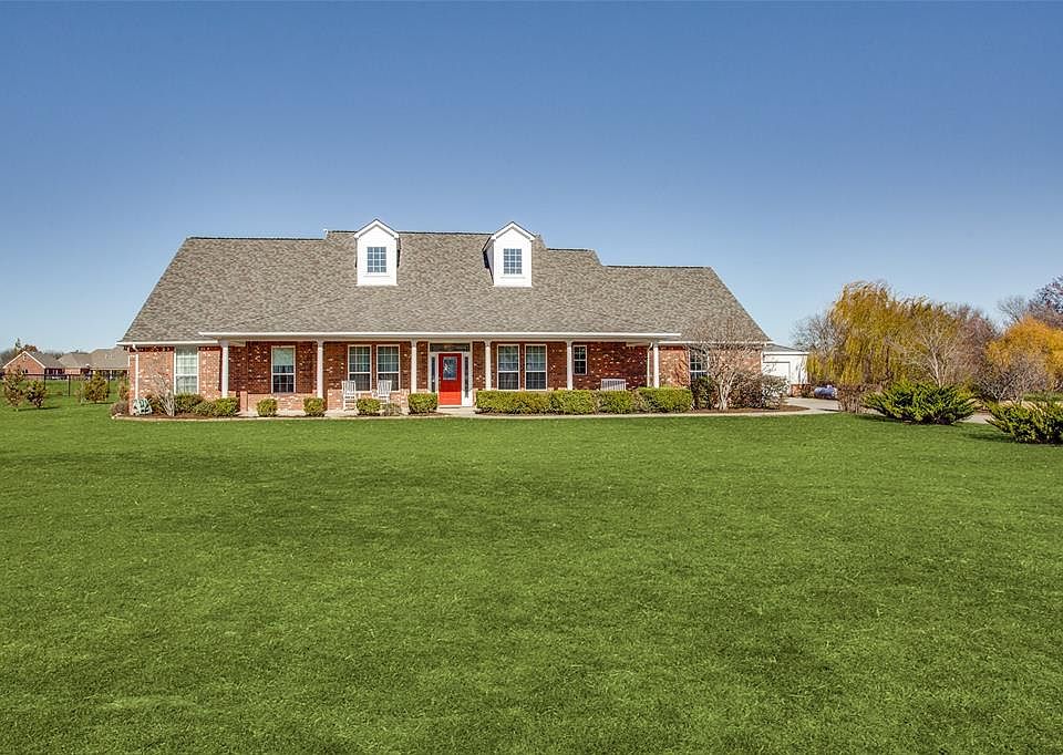 1st image of 225 Green Meadow Ct