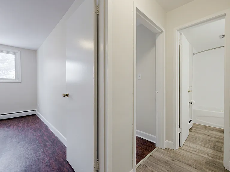 1510 Queenston Rd — Photo 19