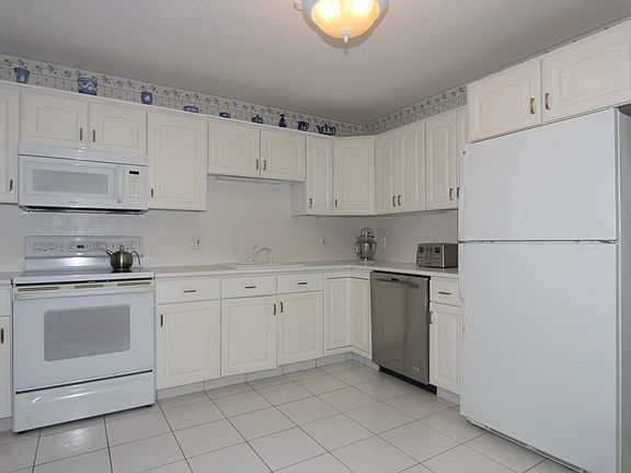 4th image of 806A Heritage Hills Dr #A