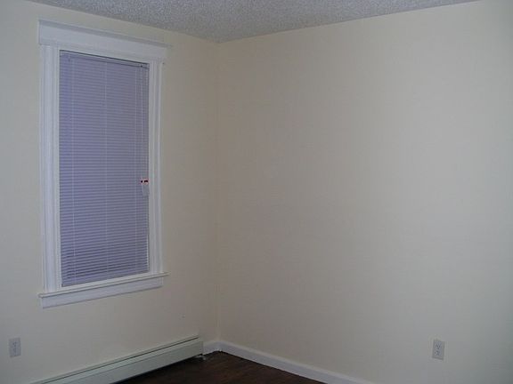 4th image of 450 Avon Ave #1