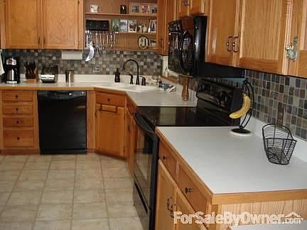 Kitchen (also Table set area)