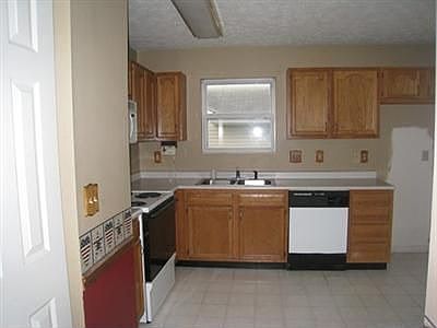 5th image of 628 Oak Forge Pl