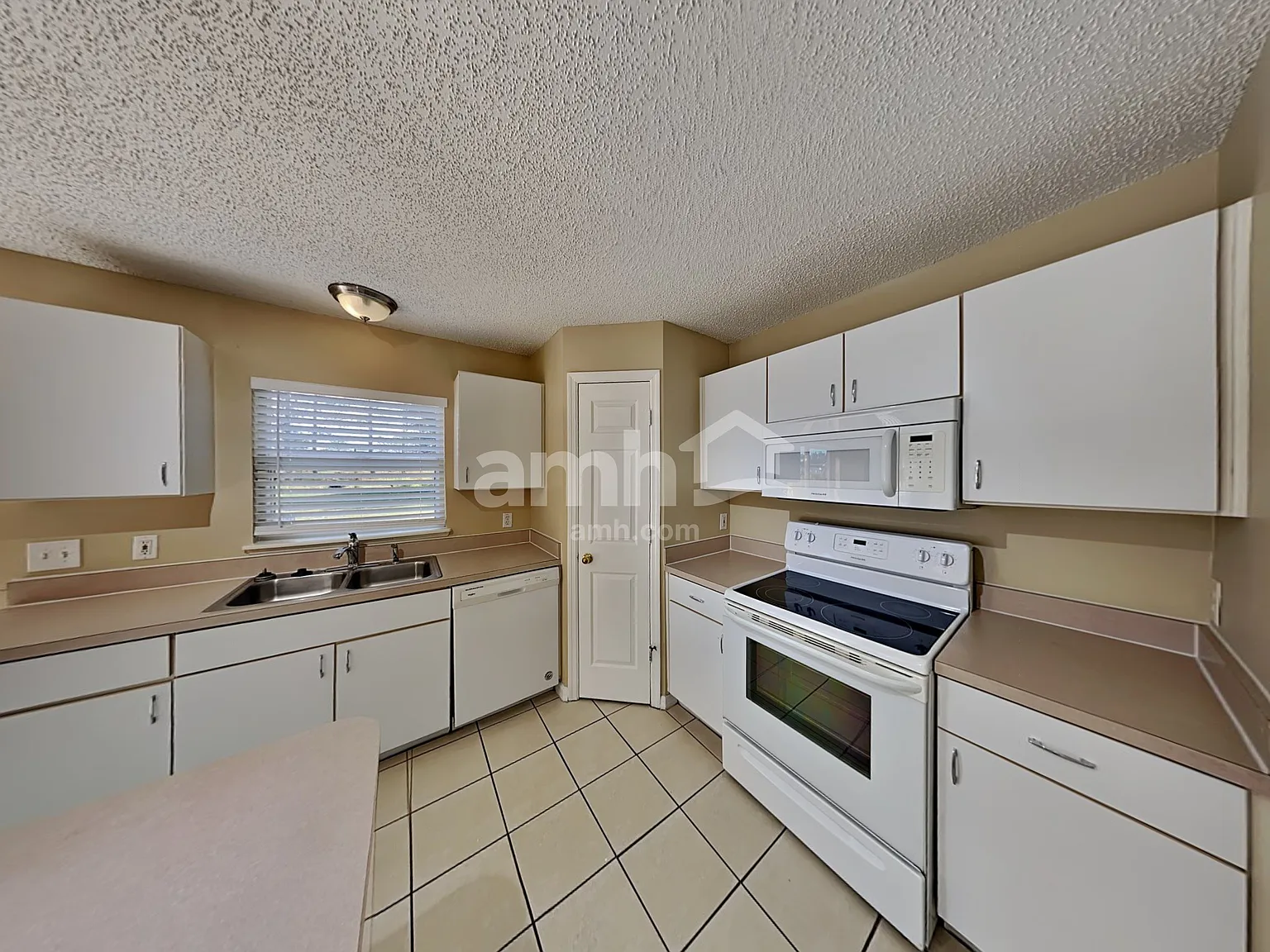 4 bed, 2.5 bath, 2149 sqft, $2,640 — Photo 4