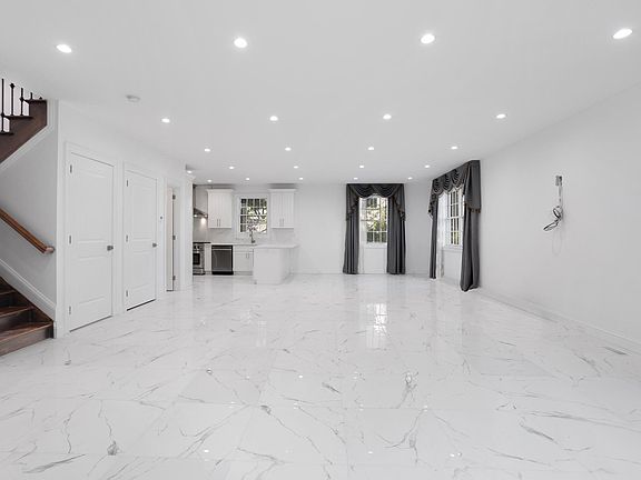 5th image of 56 Jackson Ave #1